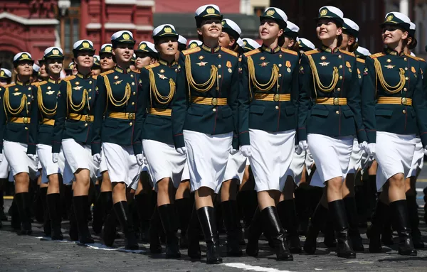 Военнослужащие во время военного парада в ознаменование 75-летия Победы в Великой Отечественной войне 1941-1945 годов на Красной площади в Москве