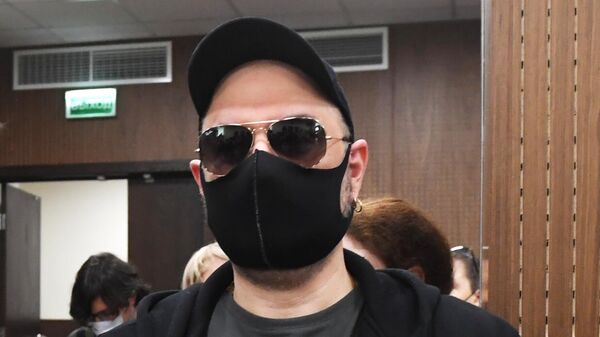 Режиссер Кирилл Серебренников перед заседанием по делу Седьмой студии в Мещанском суде Москвы Режиссер Кирилл Серебренников перед заседанием по делу Седьмой студии в Мещанском суде Москвы