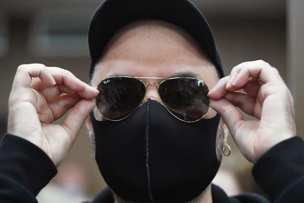 Режиссер Кирилл Серебренников перед заседанием по делу Седьмой студии в Мещанском суде Москвы Режиссер Кирилл Серебренников перед заседанием по делу Седьмой студии в Мещанском суде Москвы