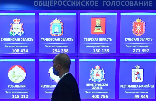 В информационном центре Центральной избирательной комиссии России в Москве. В России с 25 июня по 1 июля проводится голосование по внесению поправок в Конституцию РФ В информационном центре Центральной избирательной комиссии России в Москве. В России с 25 июня по 1 июля проводится голосование по внесению поправок в Конституцию РФ