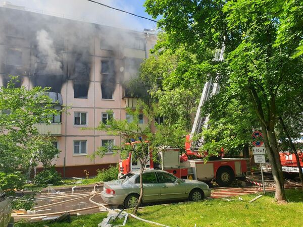 На месте пожара на улице Проходчиков в Москве На месте пожара на улице Проходчиков в Москве