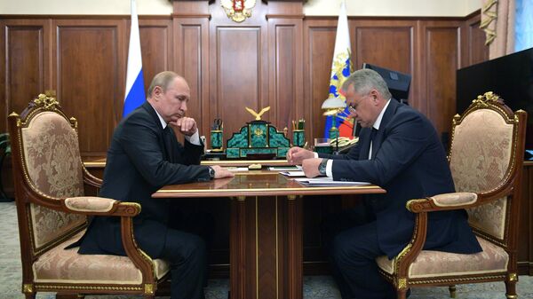 Встреча Владимира Путина с Министром обороны Сергеем Шойгу. Глава Минобороны доложил Верховному Главнокомандующему о пожаре на научно-исследовательском глубоководном аппарате Северного флота в Баренцевом море, в результате которого погибли 14 моряков-подводников Встреча Владимира Путина с Министром обороны Сергеем Шойгу. Глава Минобороны доложил Верховному Главнокомандующему о пожаре на научно-исследовательском глубоководном аппарате Северного флота в Баренцевом море, в результате которого погибли 14 моряков-подводников