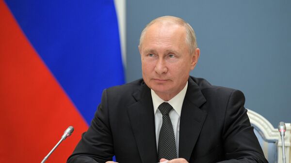 Президент РФ Владимир Путин во время видеоконференции по случаю открытия в Дагестане, Воронежской и Пензенской областях медицинских центров Министерства обороны РФ Президент РФ Владимир Путин во время видеоконференции по случаю открытия в Дагестане, Воронежской и Пензенской областях медицинских центров Министерства обороны РФ