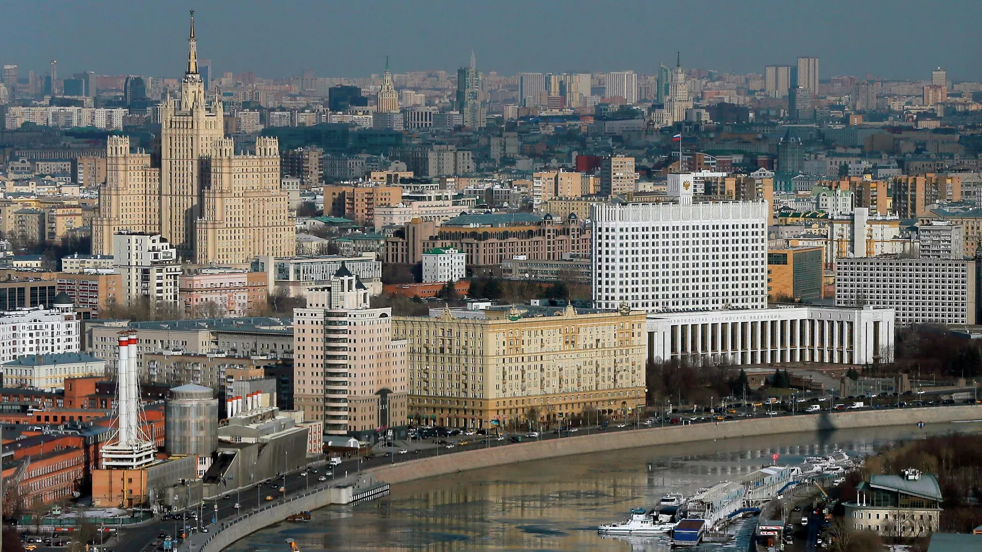 Вид на здание Дома правительства РФ на Краснопресненской набережной Москвы-реки. Вид на здание Дома правительства РФ на Краснопресненской набережной Москвы-реки. - РИА Новости, 1920, 29.10.2020