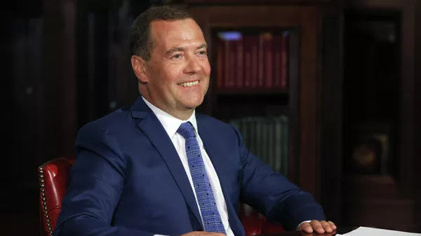 Медведев дал лайфхак желающим стать президентом