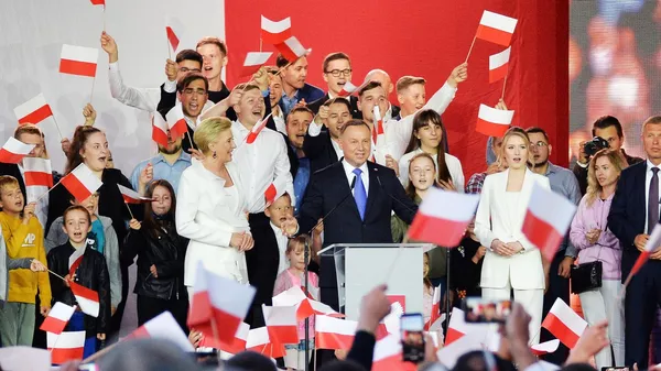 Президент Польши Анджей Дуда в своем предвыборном штабе в день выборов президента Польши в Варшаве