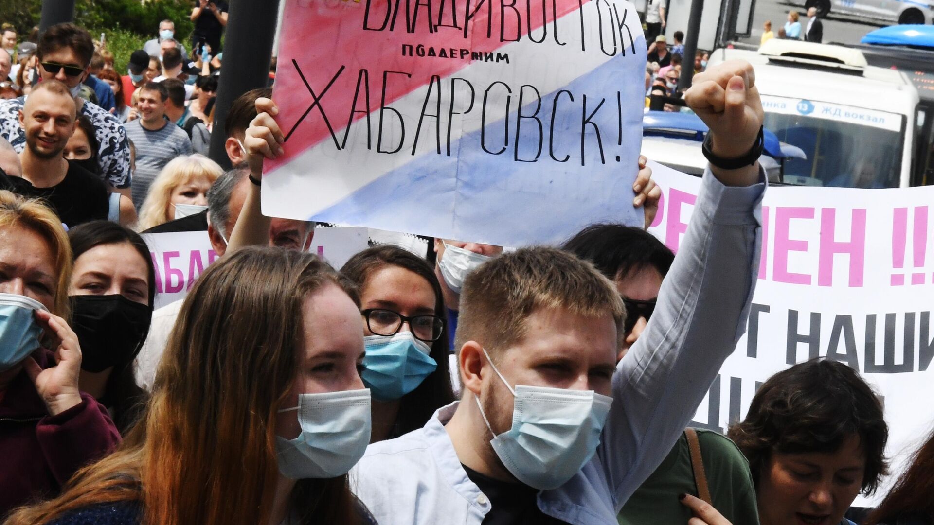 На несанкционированную акцию в Хабаровске вышли около 500 человек