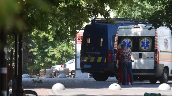 Автомобили скорой помощи в Луцке, где произошел захват заложников Автомобили скорой помощи в Луцке, где произошел захват заложников