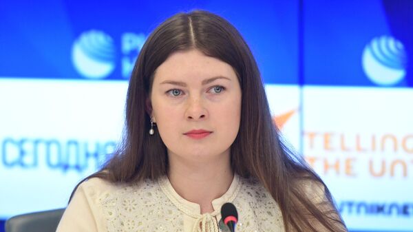 Председатель Центрального штаба Всероссийского общественного движения Волонтеры Победы Ольга Амельченкова во время пресс-конференции по итогам международной акции Сад Памяти в Международном мультимедийном пресс-центре МИА Россия сегодня Председатель Центрального штаба Всероссийского общественного движения Волонтеры Победы Ольга Амельченкова во время пресс-конференции по итогам международной акции Сад Памяти в Международном мультимедийном пресс-центре МИА Россия сегодня