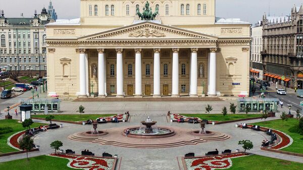 Цветник у Большого театра Цветник у Большого театра