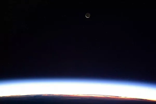 Вид на Луну с борта МКС