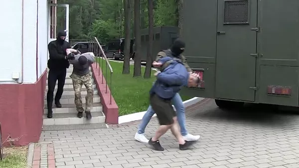 Кадр оперативного видео задержания предположительно 32 членов частной военной компании в Белоруссии