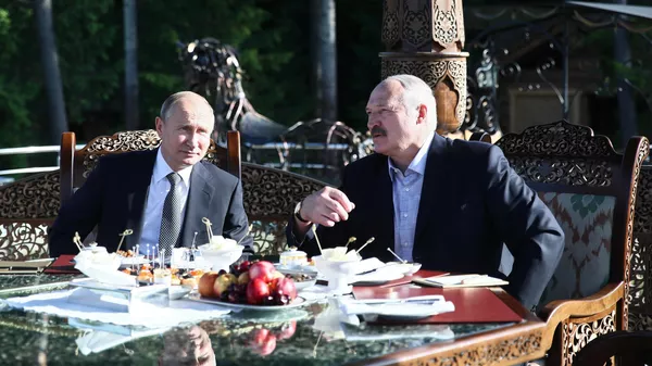 Президент РФ Владимир Путин и президент Белоруссии Александр Лукашенко во время встречи в Минске. 30 июня 2019 Президент РФ Владимир Путин и президент Белоруссии Александр Лукашенко во время встречи в Минске. 30 июня 2019