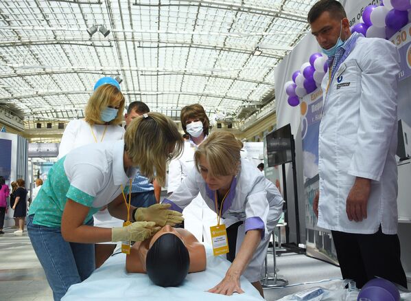 На выставке всероссийского форума Здоровье нации — основа процветания России в торгово-выставочном комплексе Гостиный двор в Москве На выставке всероссийского форума Здоровье нации — основа процветания России в торгово-выставочном комплексе Гостиный двор в Москве
