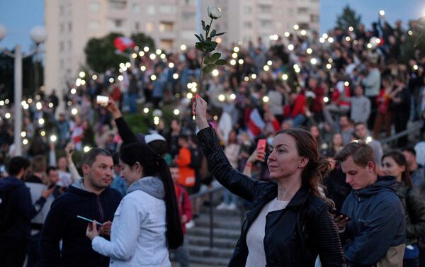 Участники акции протеста у станции метро Пушкинская в Минске Участники акции протеста у станции метро Пушкинская в Минске
