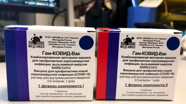 Упаковка первой в мире зарегистрированной вакцины от коронавируса COVID-19 Гам-КОВИД-Вак, разработанной Национальным центром эпидемиологии и микробиологии имени Н. Гамалеи