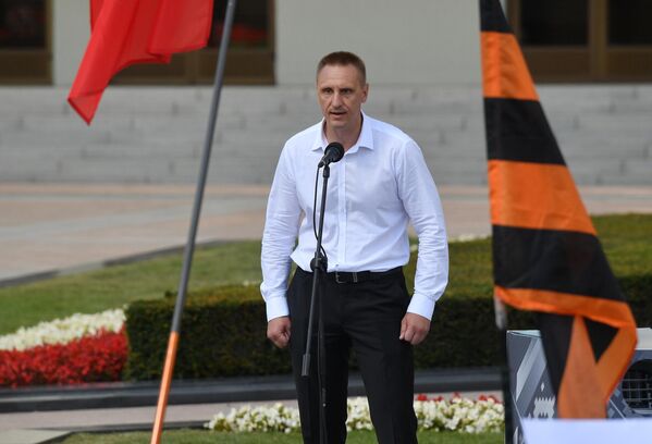 Замкомандира ОМОНа Иван Юрков выступает на митинге в поддержку Александра Лукашенко