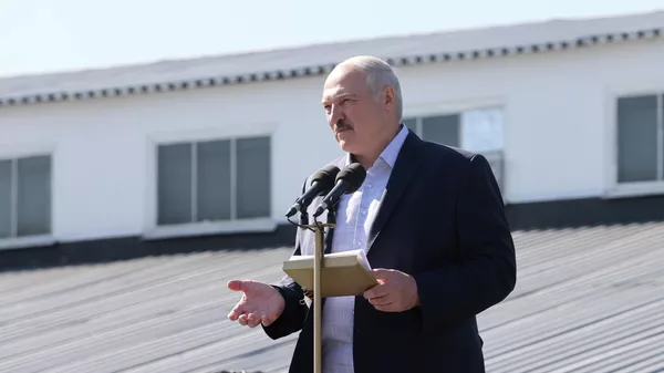 Президент Белоруссии Александр Лукашенко во время выступления на Минском заводе колесных тягачей