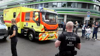 Машина скорой помощи в которой находится Алексей Навальный, Берлин, Германия Машина скорой помощи в которой находится Алексей Навальный, Берлин, Германия - РИА Новости, 1920, 26.08.2020