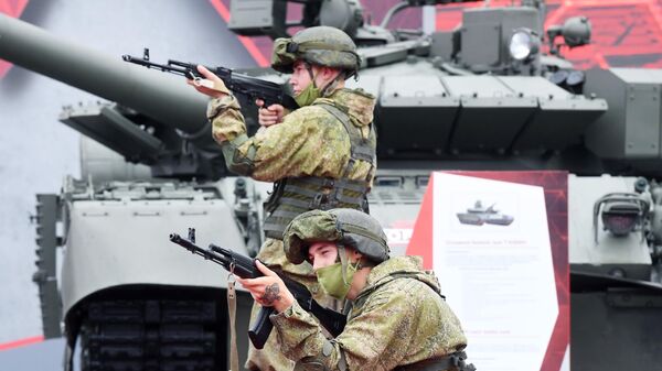 Военнослужащие на выставке вооружений Международного военно-технического форума (МВТФ) Армия-2020 в военно-патриотическом парке Патриот Военнослужащие на выставке вооружений Международного военно-технического форума (МВТФ) Армия-2020 в военно-патриотическом парке Патриот