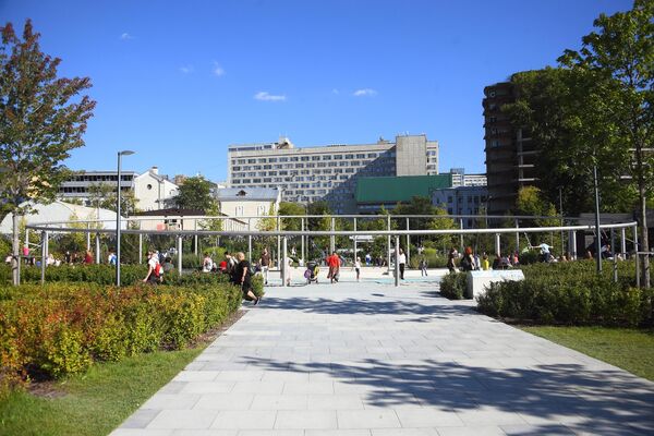 Панорамные качели в Парке Горького в Москве. Панорамные качели в Парке Горького в Москве.