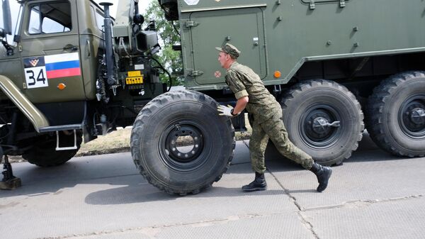 Российские военнослужащие в командной эстафете на международном конкурсе Мастера автобронетанковой техники в рамках Армейских международных игр АрМИ - 2020 Российские военнослужащие в командной эстафете на международном конкурсе Мастера автобронетанковой техники в рамках Армейских международных игр АрМИ - 2020