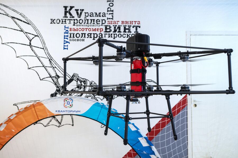 Демонстрация полёта соосного октокоптера в детском технопарке Кванториум Сампо в Петрозаводске Демонстрация полёта соосного октокоптера в детском технопарке Кванториум Сампо в Петрозаводске