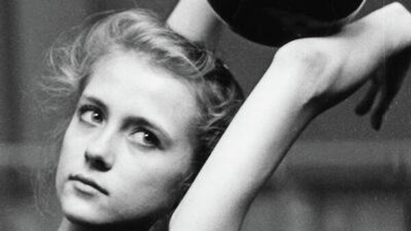 Гимнастка Оксана Костина Гимнастка Оксана Костина