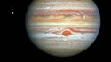 Новое четкое изображение Юпитера и Европы, полученное космическим телескопом Хаббл 25 августа 2020 года