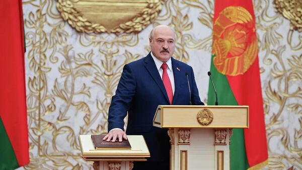 Президент Белоруссии Александр Лукашенко на церемонии инаугурации в Минске Президент Белоруссии Александр Лукашенко на церемонии инаугурации в Минске