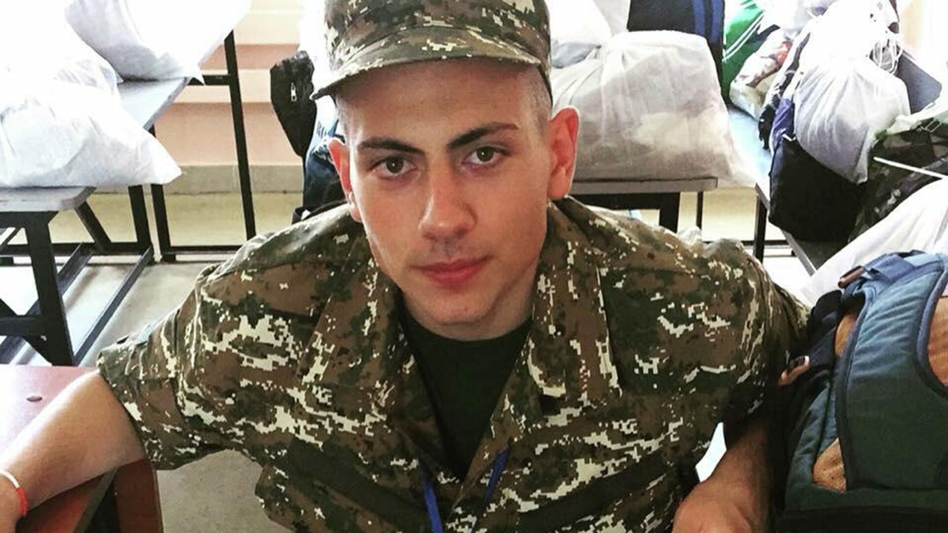 Сын Пашиняна записался в армию из-за конфликта в Карабахе - РИА Новости,  05.10.2020