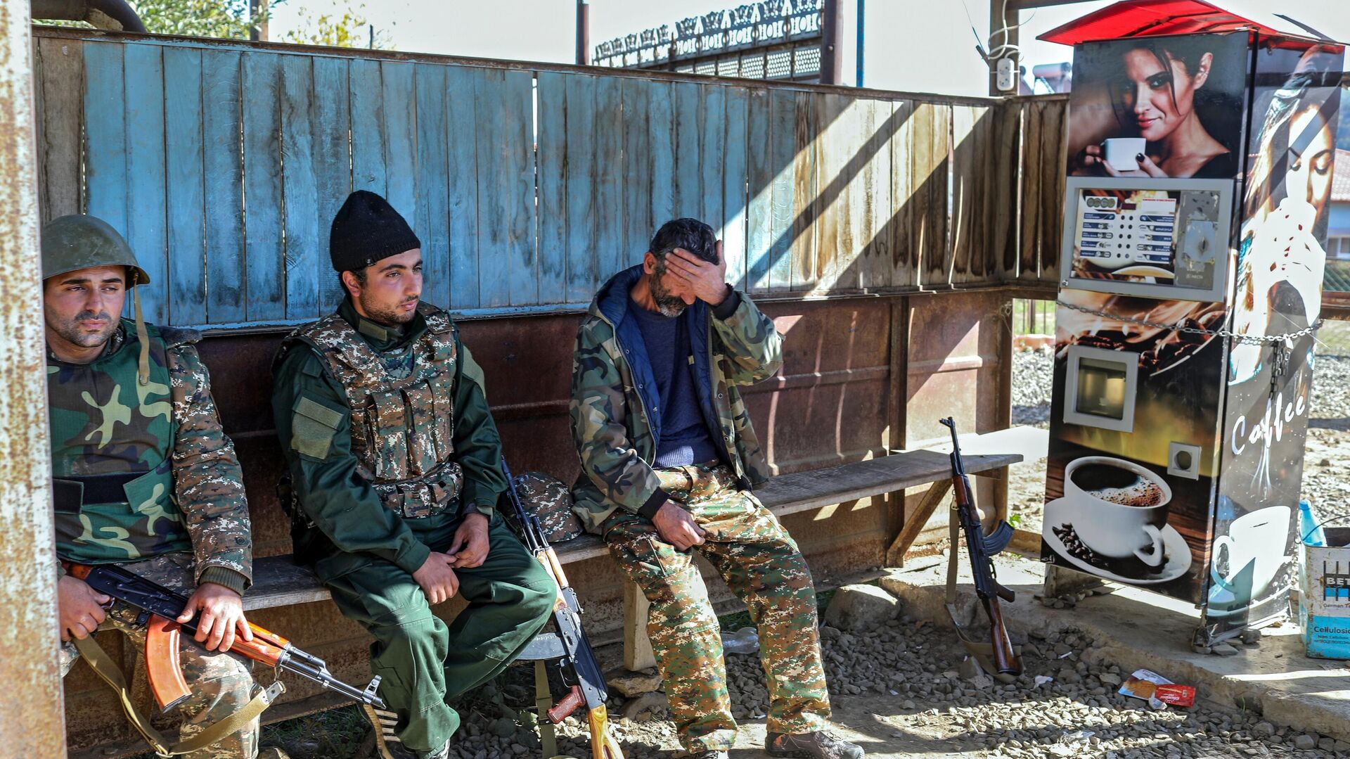 Вооруженные мужчины в селе Чанахчи в Нагорном Карабахе Вооруженные мужчины в селе Чанахчи в Нагорном Карабахе - РИА Новости, 1920, 27.10.2020