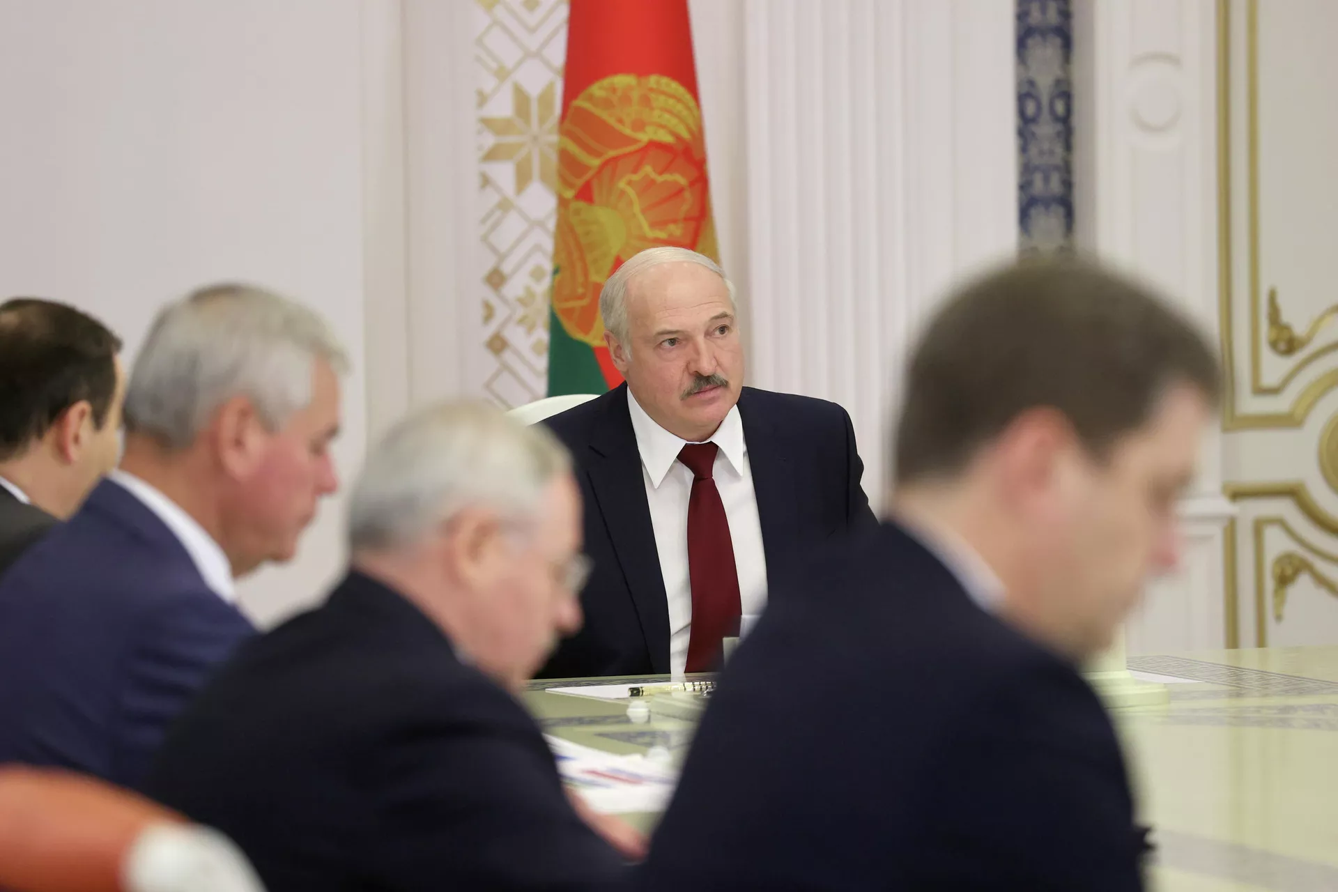 Президент Белоруссии Александр Лукашенко во время совещания в Минске. 27 октября 2020 Президент Белоруссии Александр Лукашенко во время совещания в Минске. 27 октября 2020 - РИА Новости, 1920, 27.10.2020