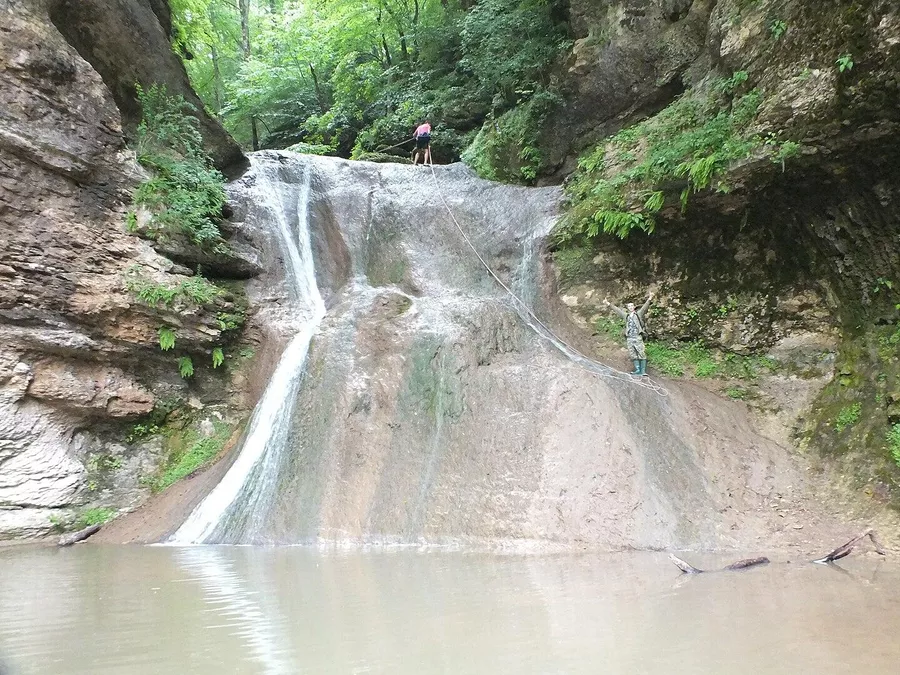 Водопад Чаша любви в устье ручья Большой Руфабго