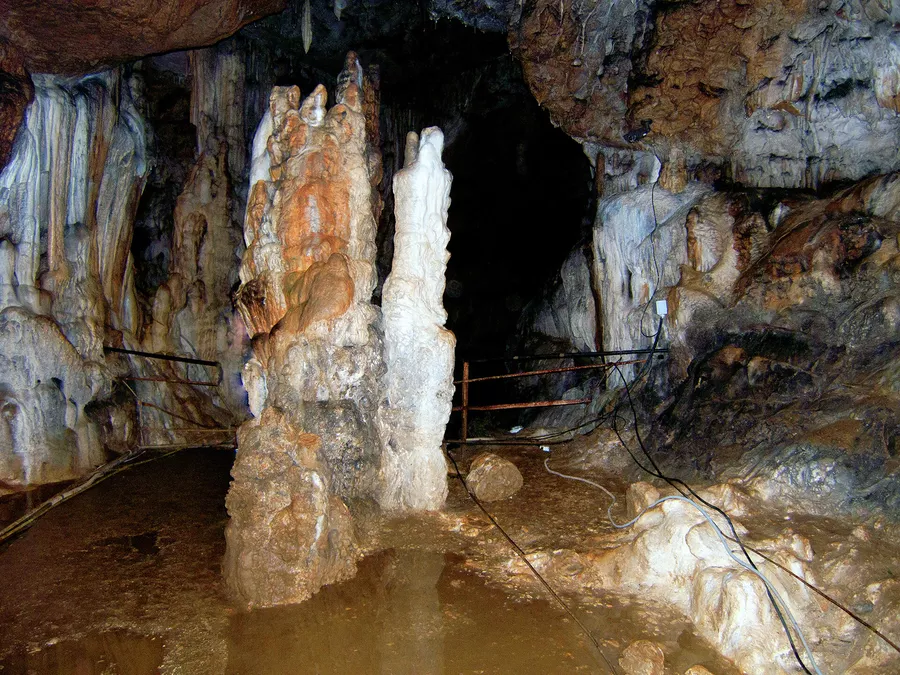 Азишская пещера 