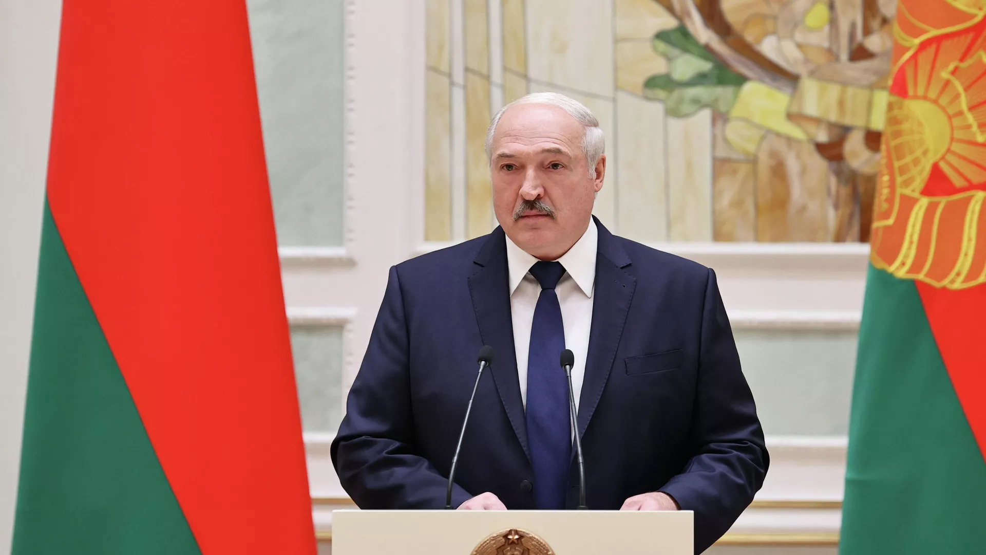 Лукашенко назвал выборы в США издевательством над демократией