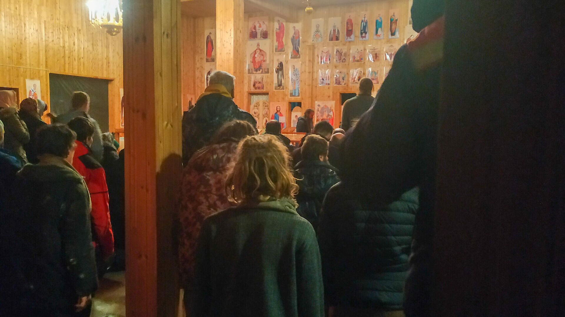 Ночная служба в храме Царя-мученика Николая в Чихачево Ночная служба в храме Царя-мученика Николая в Чихачево - РИА Новости, 1920, 03.11.2020