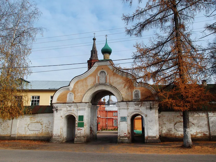 Знаменский монастырь, ворота