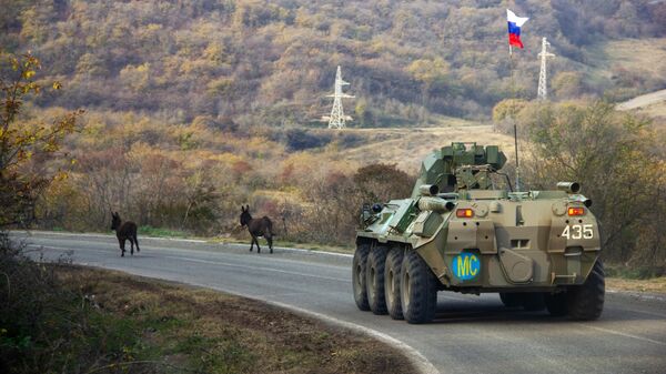 Колонна российских миротворцев направляется к монастырю Дадиванк в Нагорном Карабахе Колонна российских миротворцев направляется к монастырю Дадиванк в Нагорном Карабахе