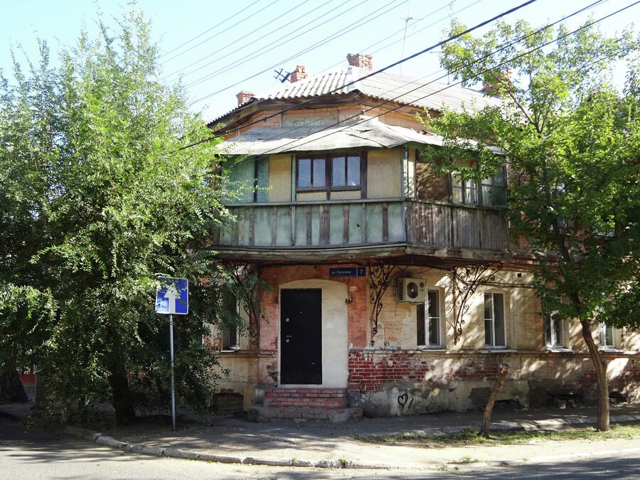 Дом жилой с лавками Фадеева (конец 19 в.) Дом жилой с лавками Фадеева (конец 19 в.)