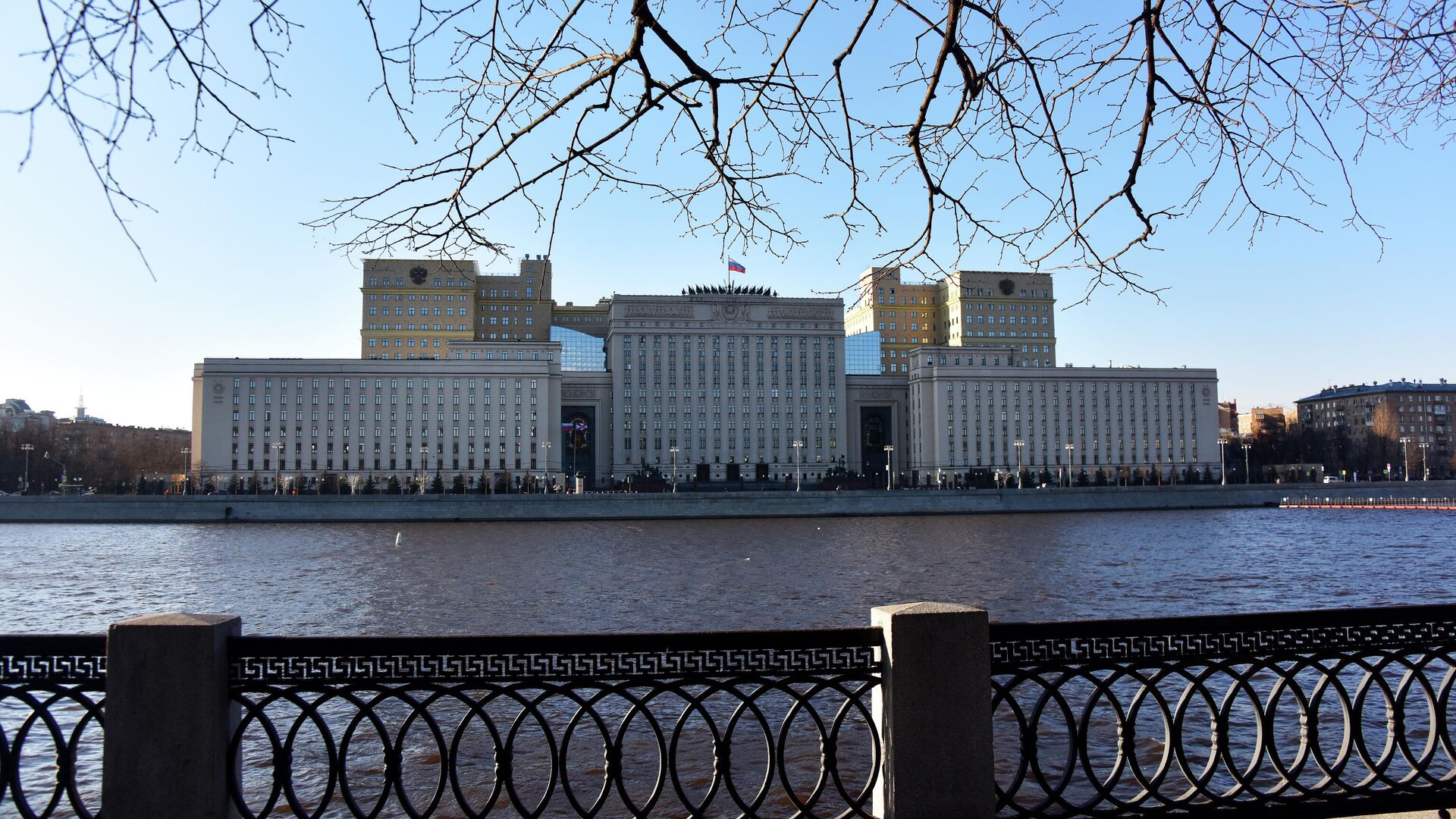 Здание Министерства обороны РФ на Фрунзенской набережной в Москве Здание Министерства обороны РФ на Фрунзенской набережной в Москве - РИА Новости, 1920, 25.11.2020