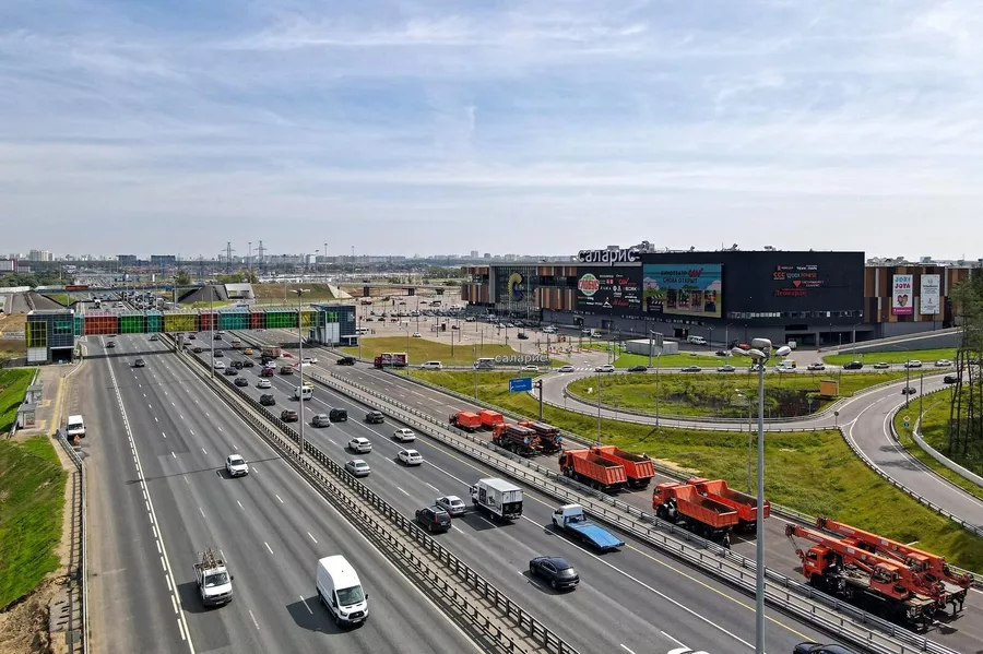 Транспортная развязка на Киевском шоссе в районе станции метро Саларьево
