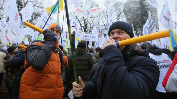 Возле офиса Зеленского в Киеве проходит митинг против повышения тарифов