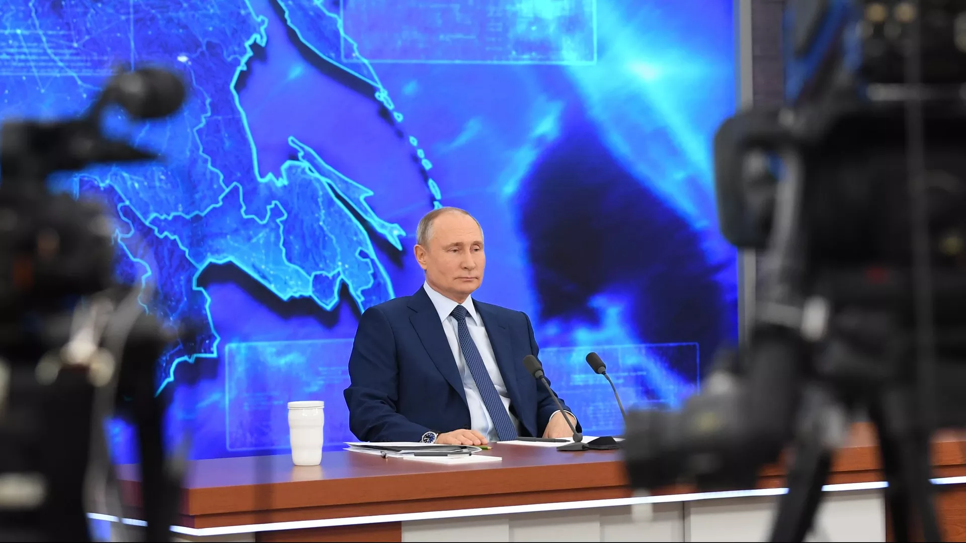 Президент РФ Владимир Путин на большой ежегодной пресс-конференции в режиме видеоконференции Президент РФ Владимир Путин на большой ежегодной пресс-конференции в режиме видеоконференции