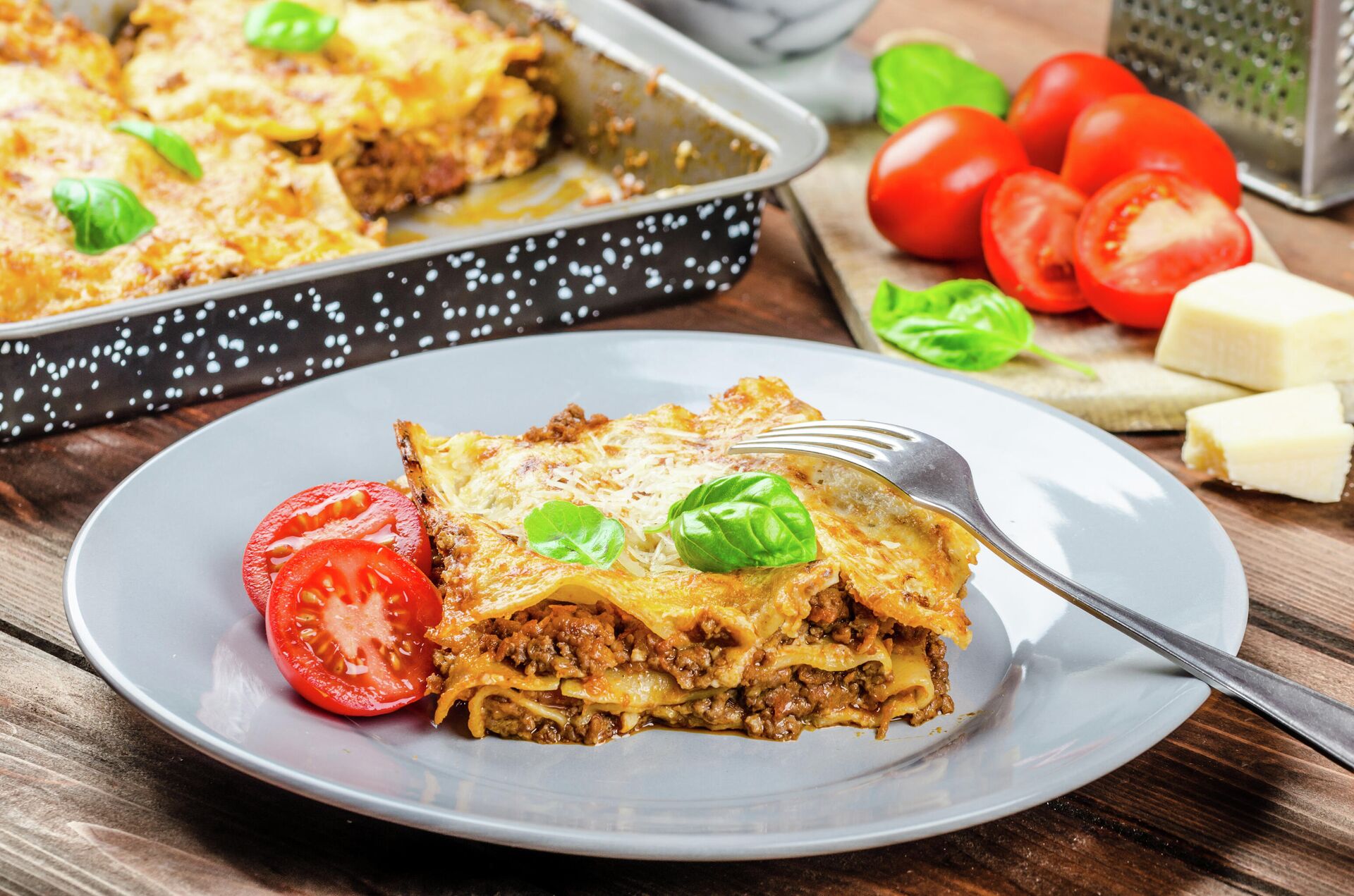 Итальянское блюдо Lasagna bolognese Итальянское блюдо Lasagna bolognese - РИА Новости, 1920, 24.12.2020