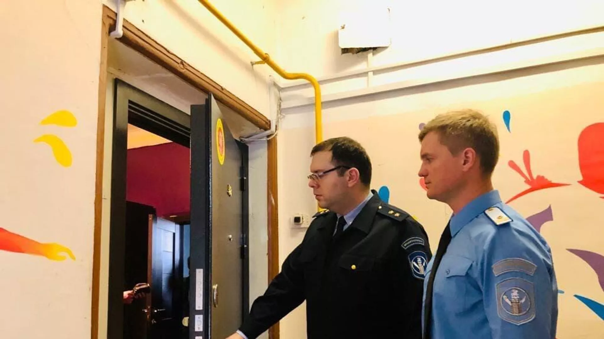 Рейд сотрудников Мосжилинспекции по пресечению работы незаконных хостелов Рейд сотрудников Мосжилинспекции по пресечению работы незаконных хостелов - РИА Новости, 1920, 13.01.2021