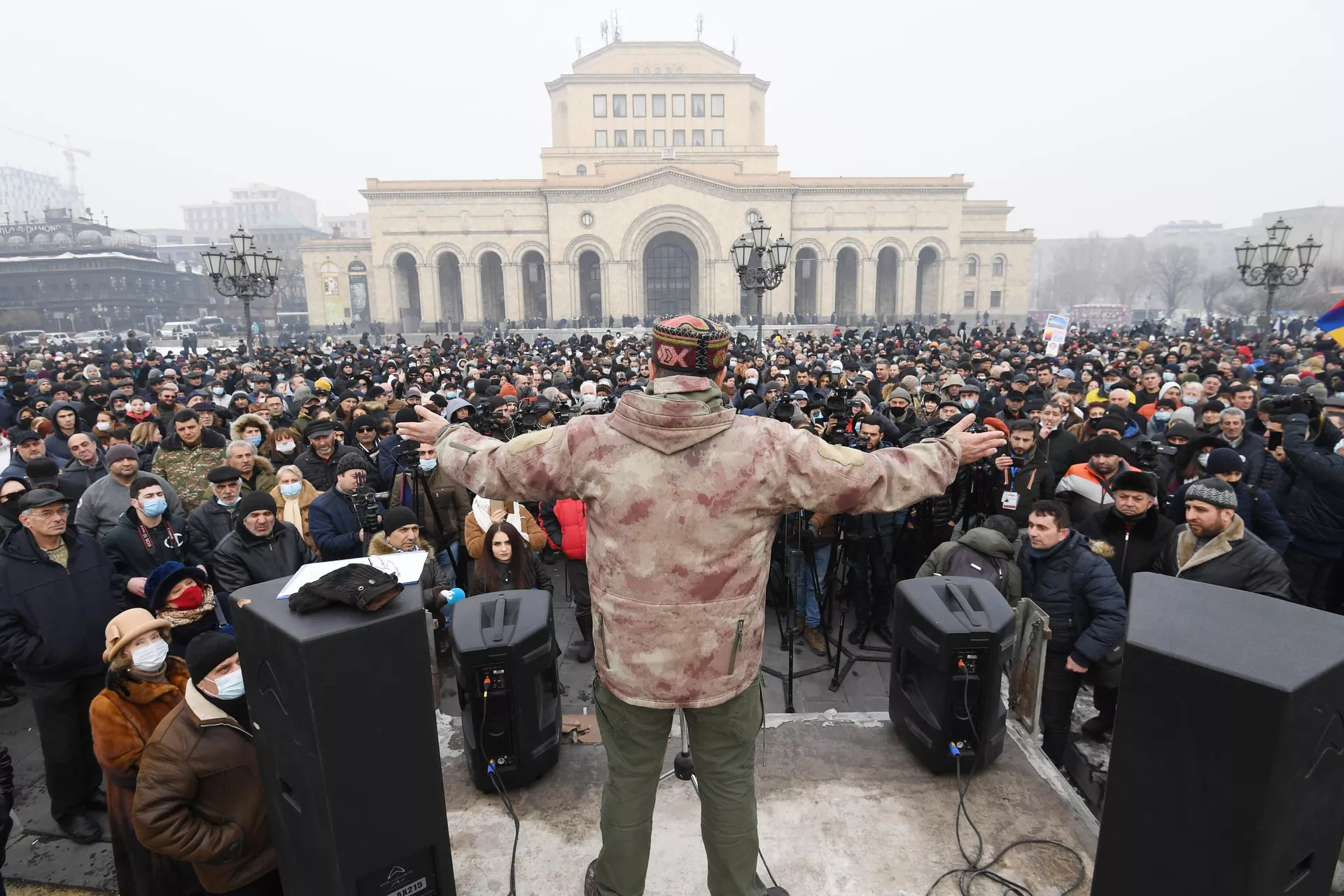 Участники акции протеста с требованием отставки премьер-министра Армении Никола Пашиняна на площади Республики в Ереване - РИА Новости, 1920, 29.03.2021