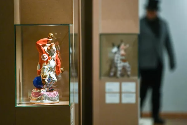 Выставка Сто историй в Музее декоративно-прикладного искусства