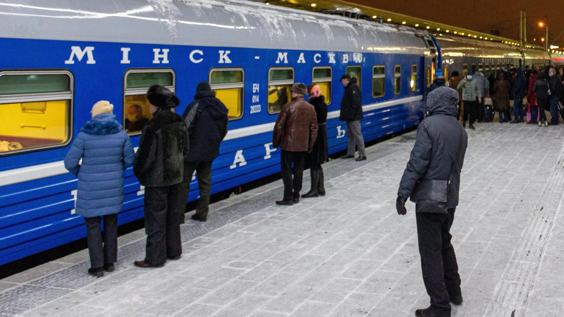 Поезд Минск-Москва на железнодорожном вокзале в Минске - РИА Новости, 1920, 19.02.2021