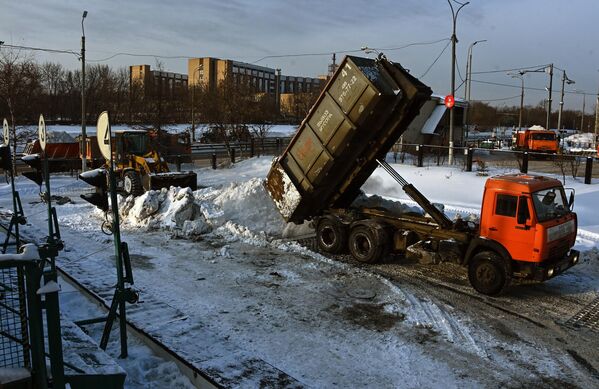 Работа снегоплавильных пунктов в Москве Работа снегоплавильных пунктов в Москве